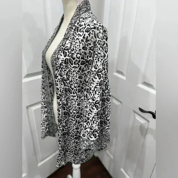 Roz and Ali open front jacket, kimono, tones of grey, animal print Silky feel - Picture 6 of 8